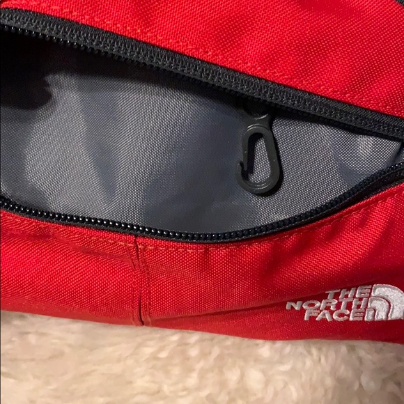 The North Face Roo FannyPack/Waist Bag - Picture 2 of 8